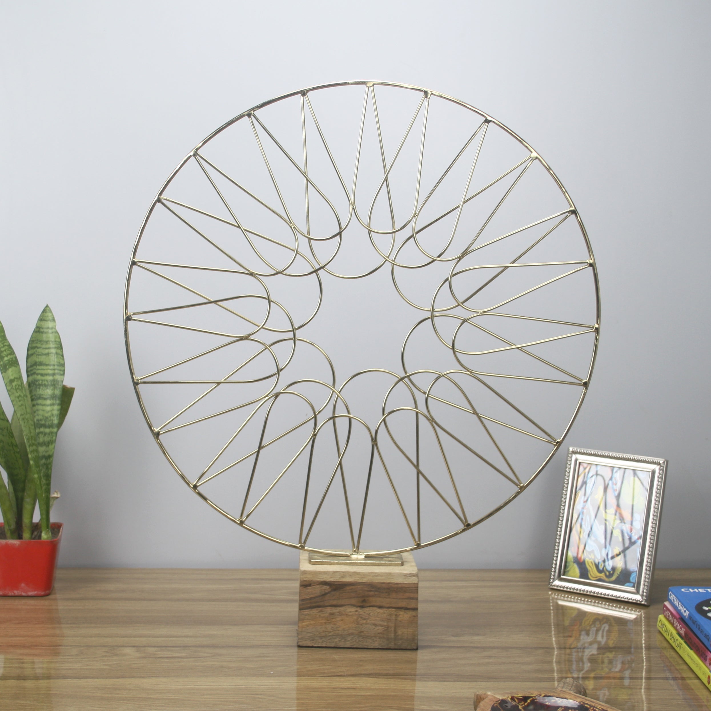 Geometric Wheel Gold Object