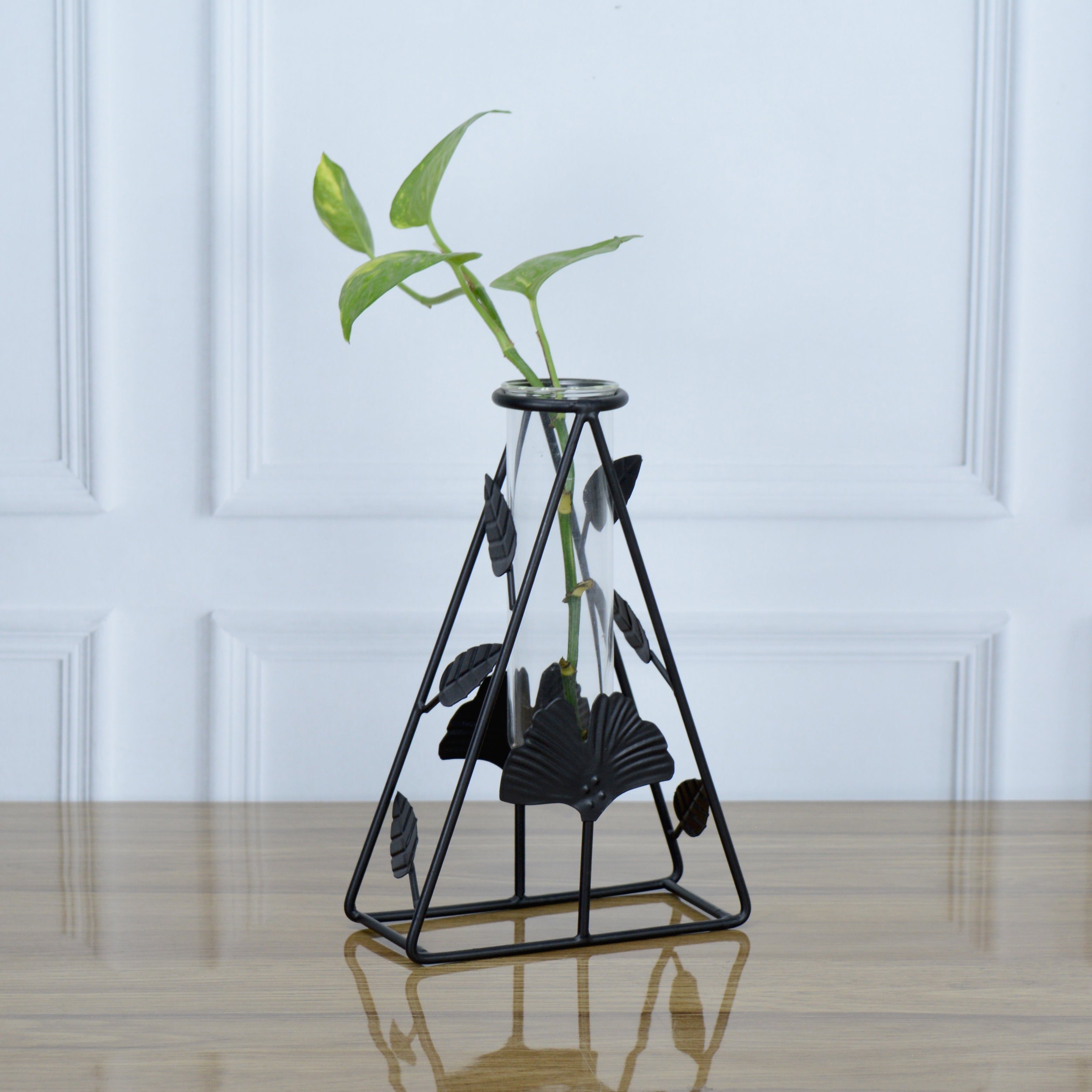Tri-Leaf Black Bud Vase Planter