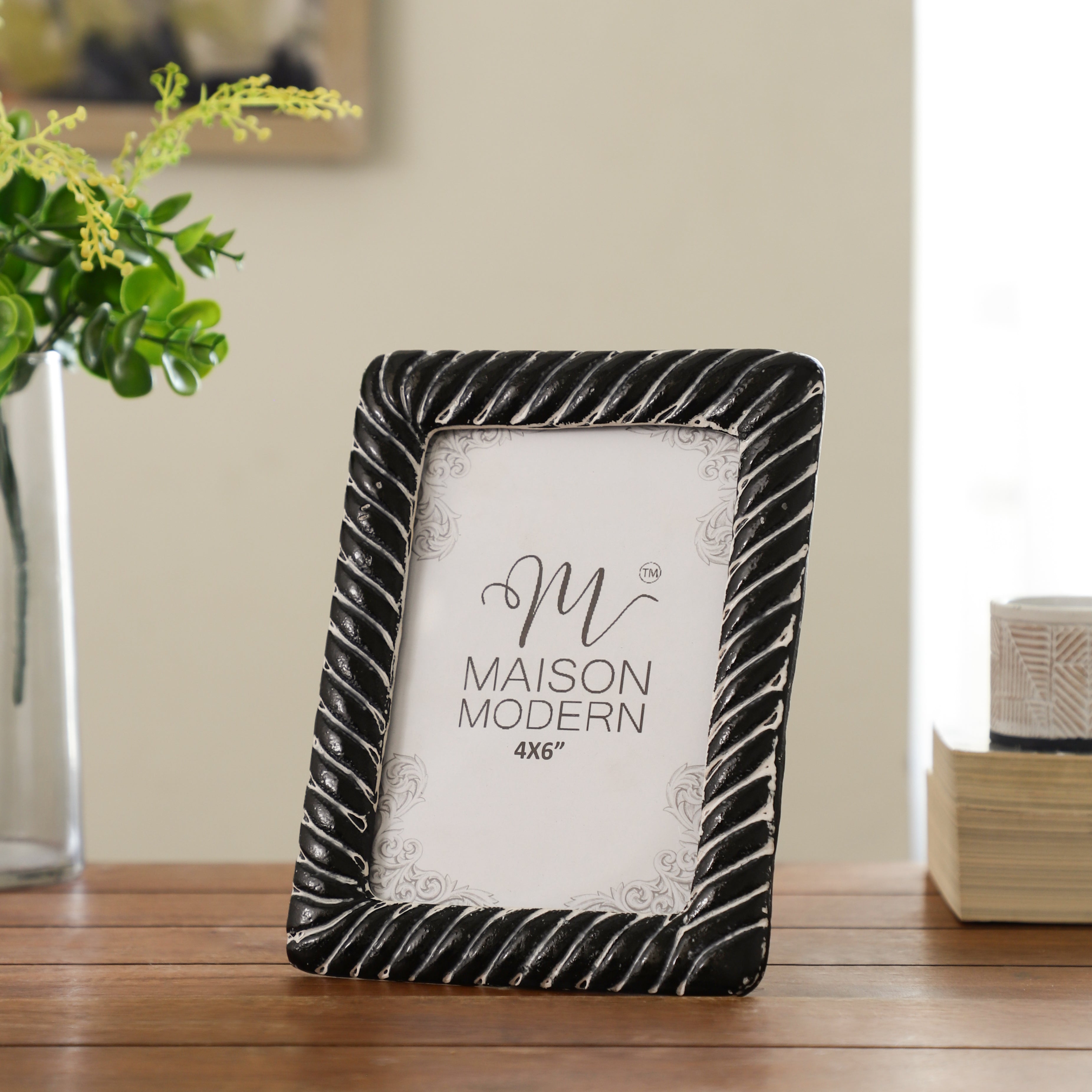 Black QuantumView Photo Frame