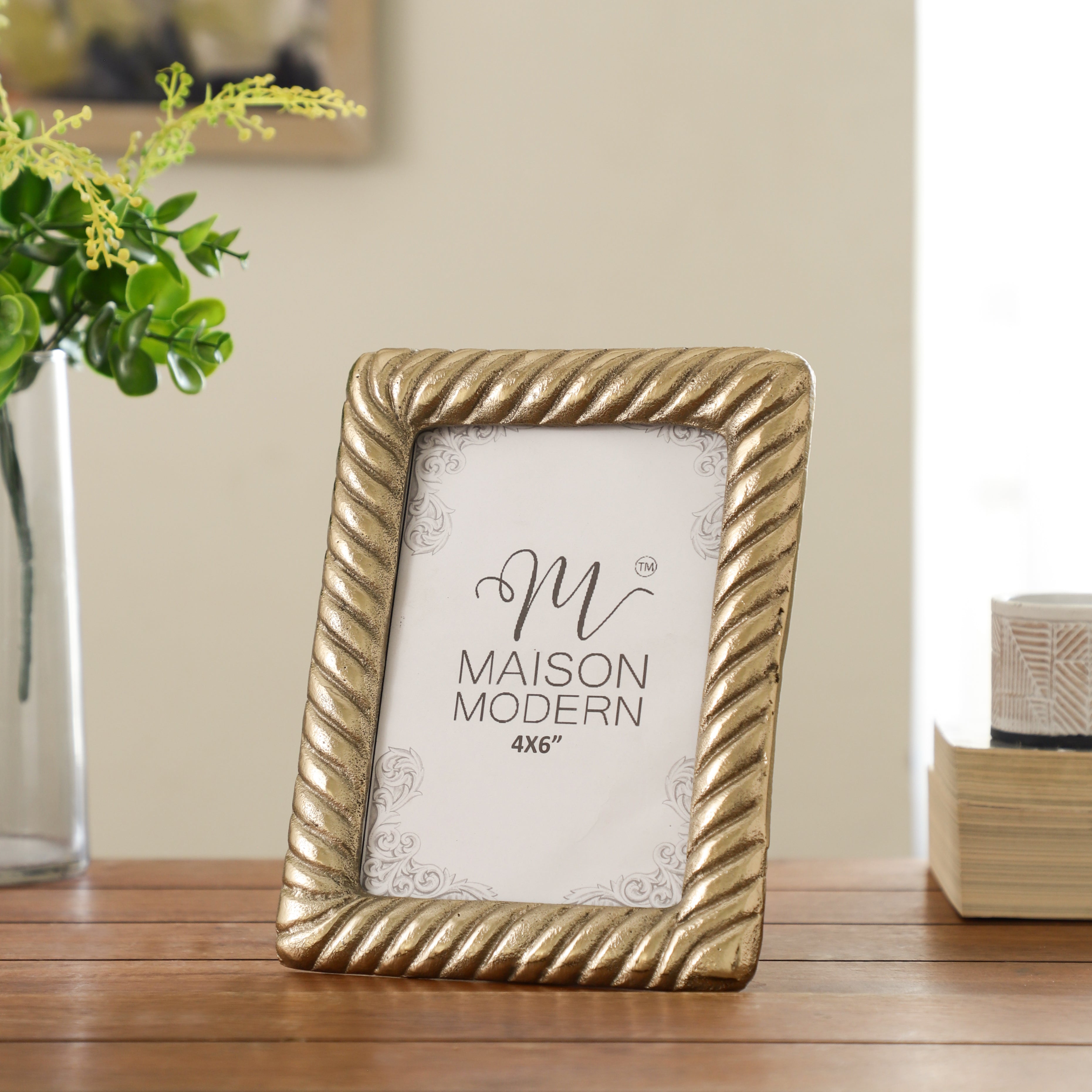 Gold QuantumView Photo Frame